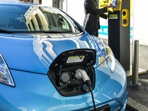 
Lithium–sulfur batteries might soon be able to take an electric car more than 300 miles on a single charge © Shutterstock