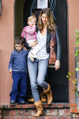 *EXCLUSIVE* A tired looking Gisele Bundchen takes her kids to see the Doctor