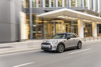 Culture trip through Frankfurt am Main in the MINI Cooper SE
