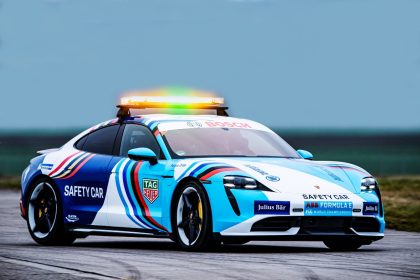 When the distinctively designed Taycan pulls out of the pit lane and onto the racetrack in the ABB FIA Formula E World Championship, it will quickly take the lead. Porsche’s first all-electric sports car is the new safety car in the innovative electric racing series this season. The vehicle will celebrate its racetrack debut at the opening round of the Formula E season on 28/29 January in Diriyah, Saudi Arabia.