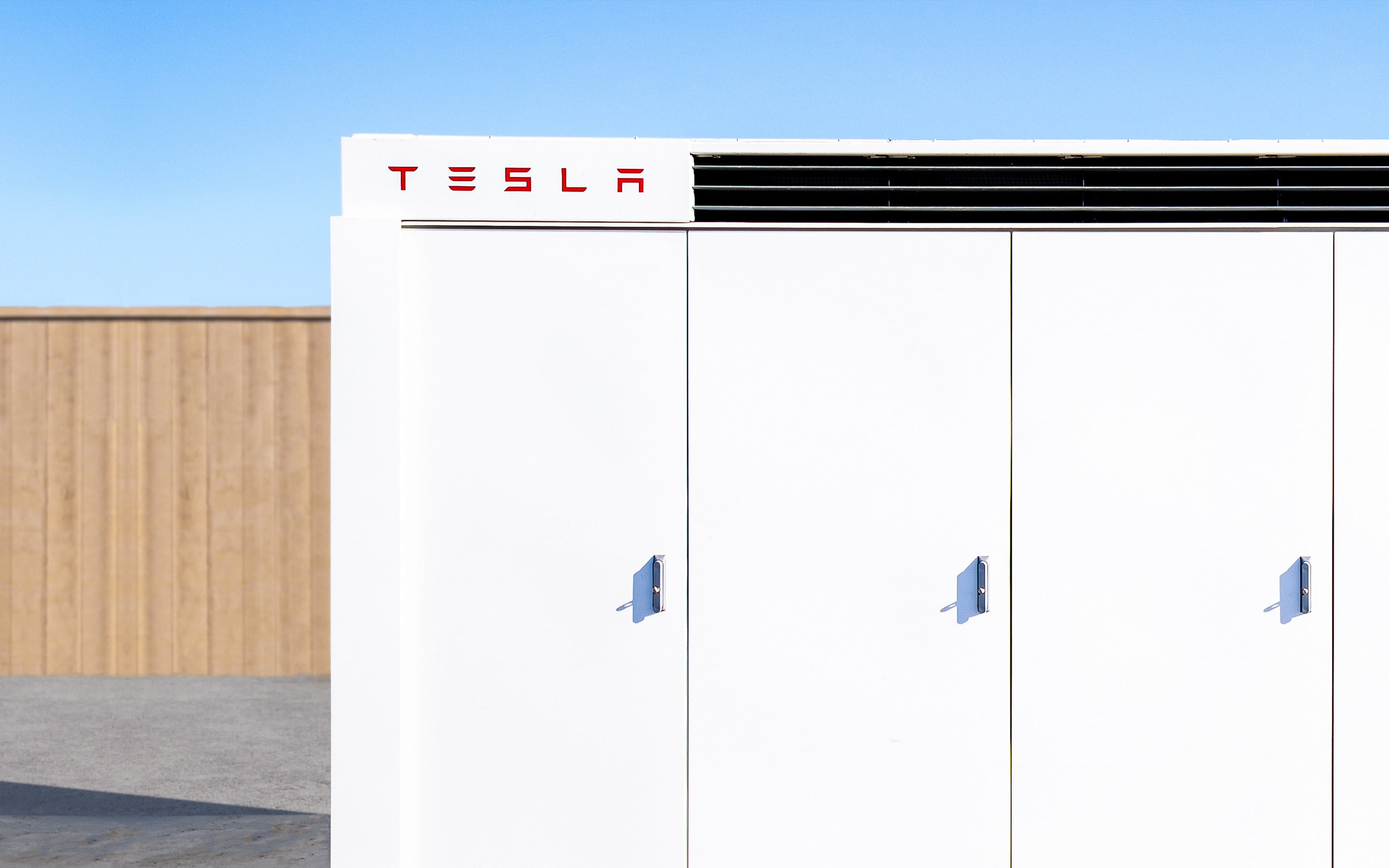 Using Tesla Megapacks, Pillswood energy storage enters service