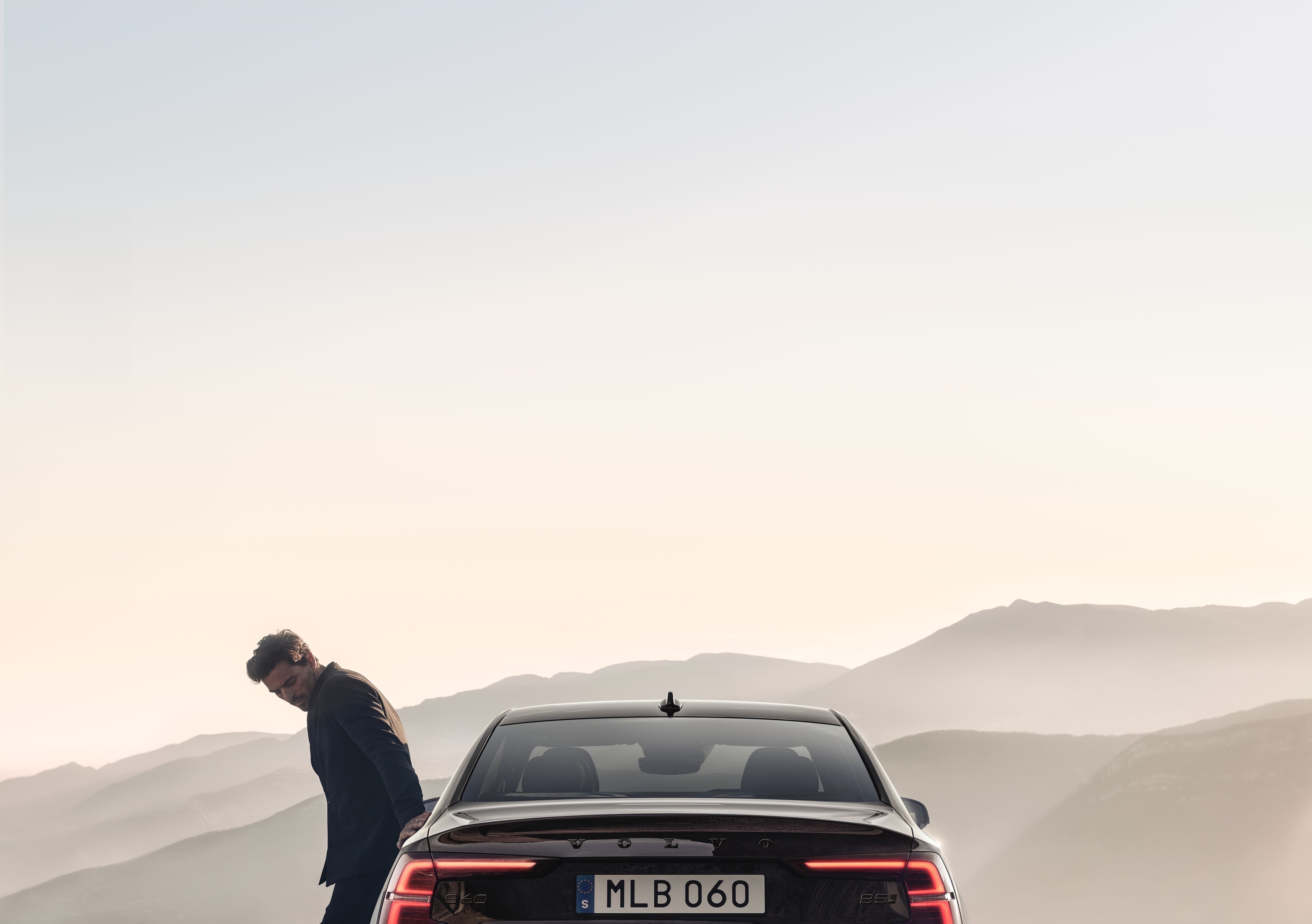 Volvo S60 Recharge Black Plug-in Hybrid: Test Drive Results