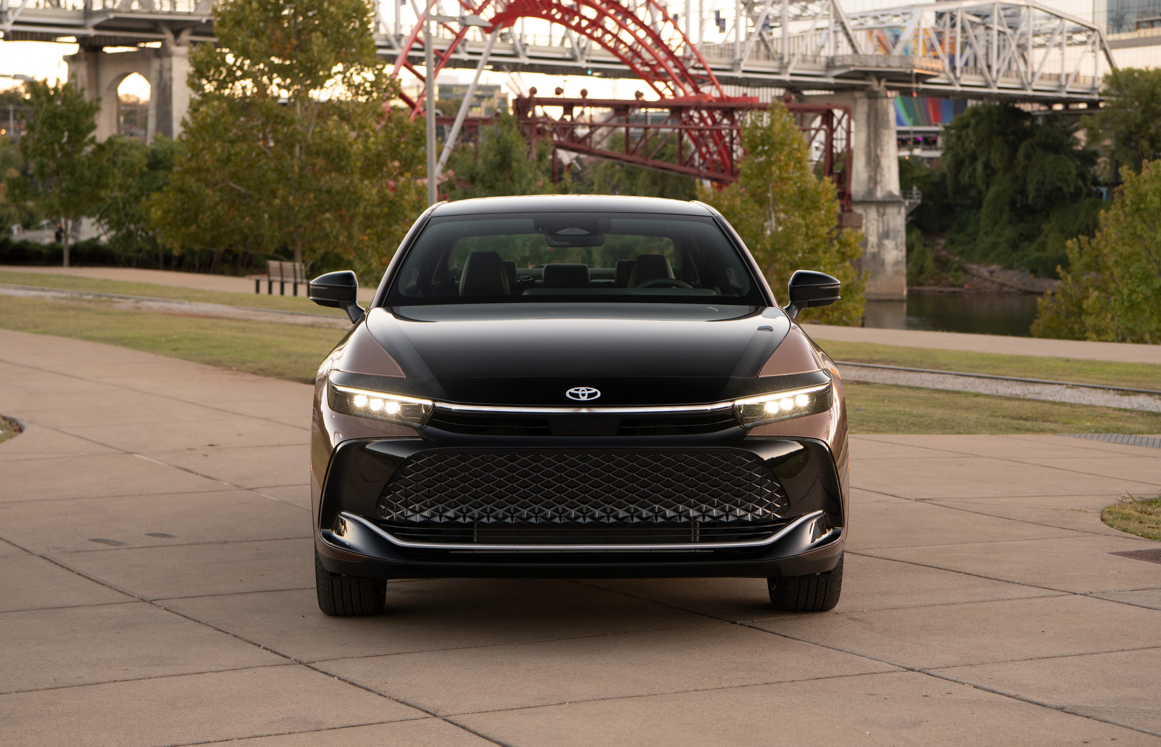 Front end Toyota crown platinum hybrid