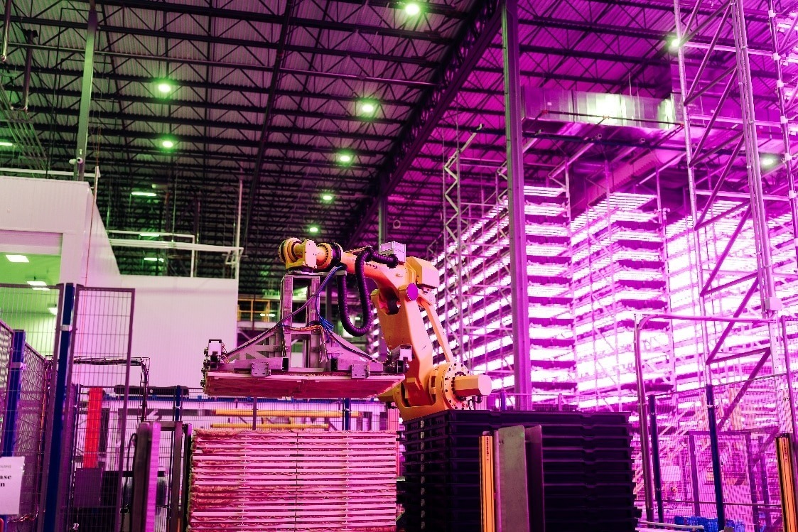 We are farmers nourishing our communities. We are technologists leveraging the latest in indoor vertical farming and AgTech to drive commercial production year-round.